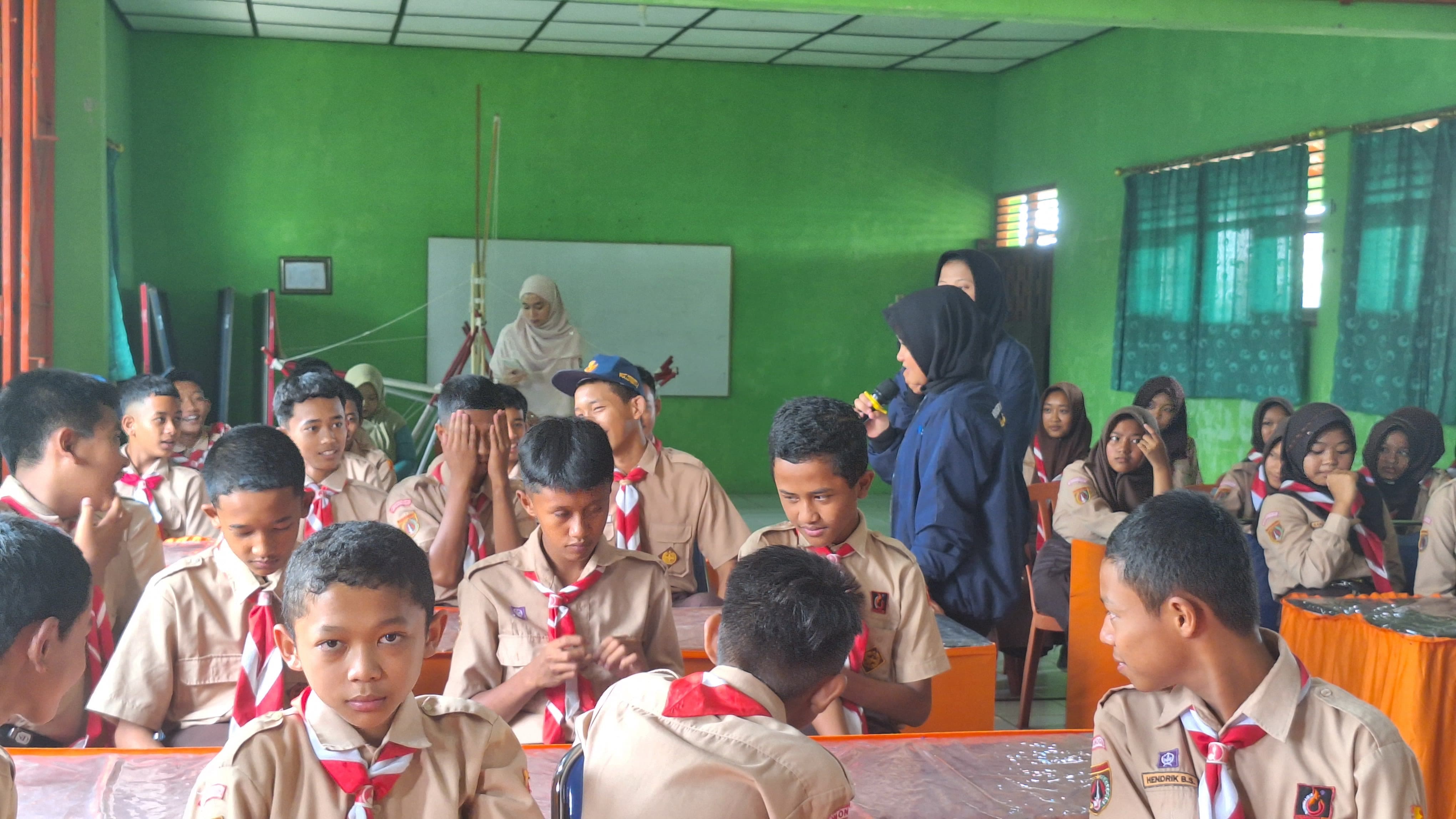 Wonogiri Youth Forum: WYF Road to School Batch 2 Edukasi Etika Bermedia Sosial bagi Remaja